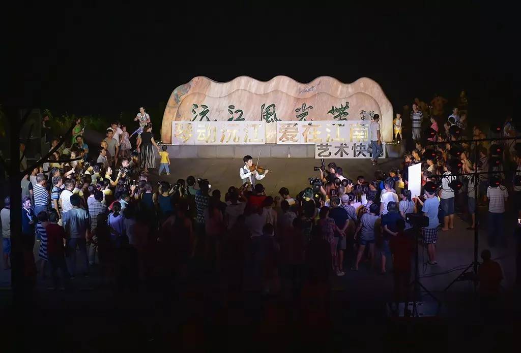 耳朵會(huì)懷孕，與藝術(shù)快閃的完美場(chǎng)遇